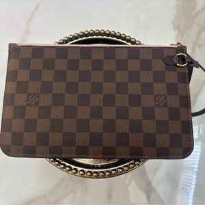 Louis Vuitton Damier Ébène Neverful wristlet